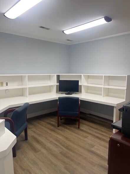 More Photos Of 455 E Highway 324, Rock Hill Showroom For Lease