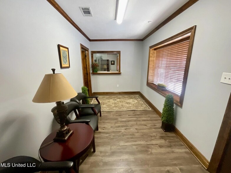 More Photos Of 2405 Columbia Ave, Prentiss Office For Sale