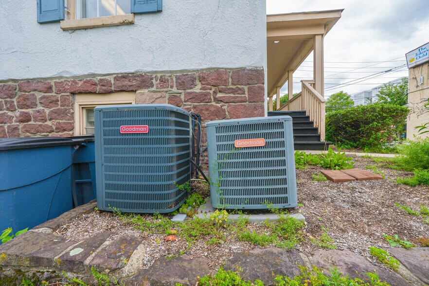 More Photos Of 12-19 River Rd, Fair Lawn Office For Sale