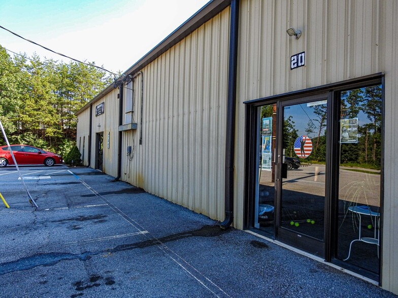 More Photos Of 375 Rockwood Rd, Arden Warehouse For Sale