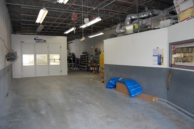 More Photos Of 1801 NW 29th St, Oakland Park Auto Repair For Lease