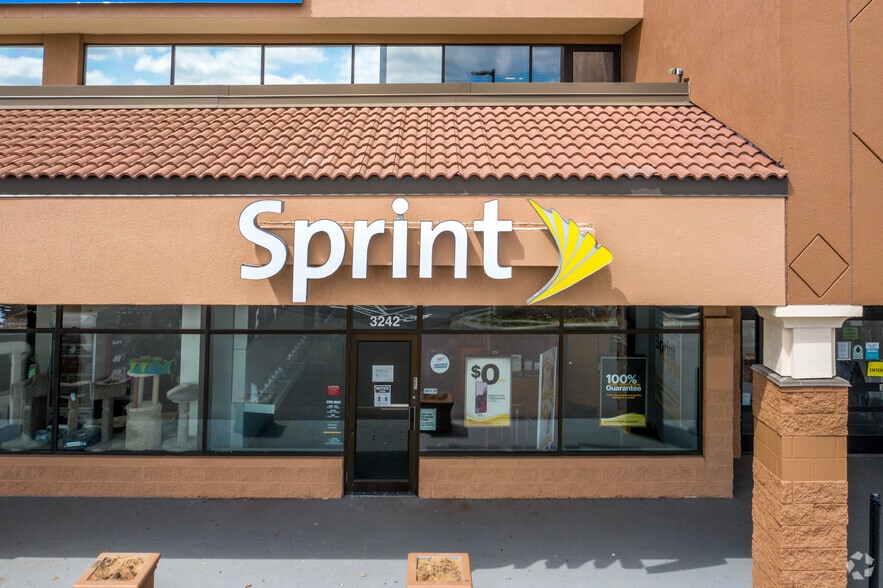 More Photos Of 3232-3254 W Lake St, Minneapolis Unknown For Lease