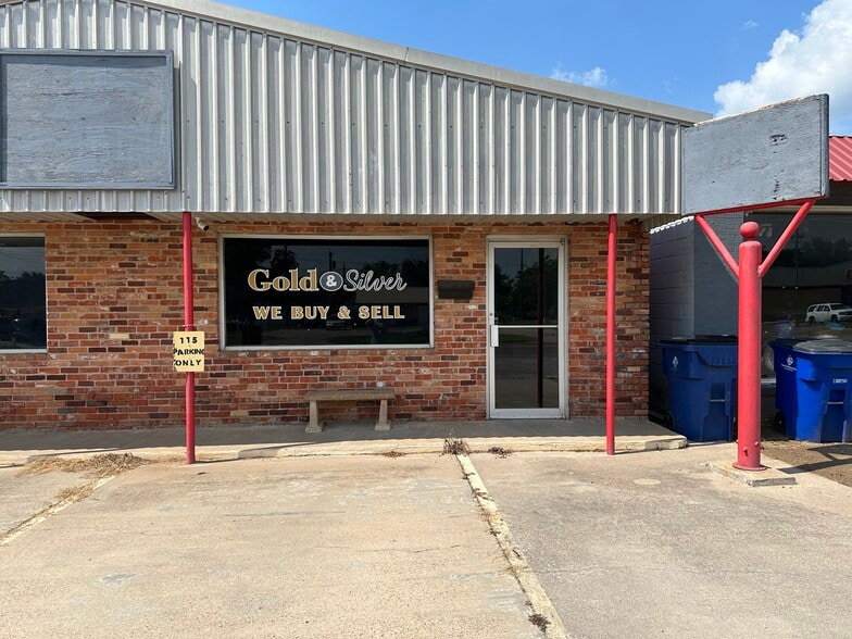 More Photos Of 113 W Main St, Duncan Storefront For Sale