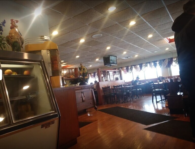 More Photos Of 440 W Northwest Hwy, Palatine Restaurant For Sale