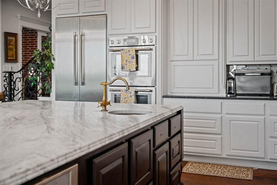 More Photos Of 741 County Road 159, Kenedy Flex For Sale