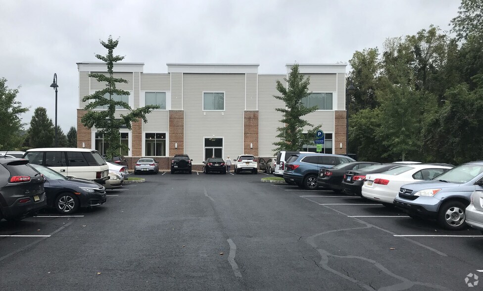 More Photos Of 500-580 Union Square Dr, New Hope Office For Lease