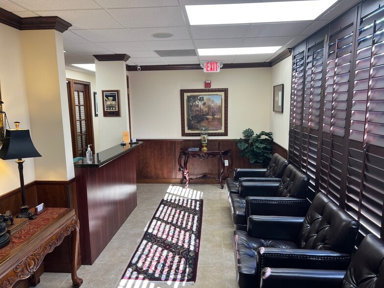 Primary Photo Of 11211 Prosperity Farms Rd, Palm Beach Gardens Medical For Sale