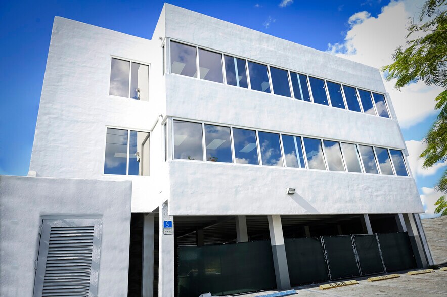 More Photos Of 5539 SW 8th St, Coral Gables Medical For Lease