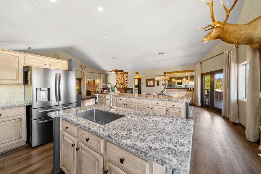 More Photos Of 7056 Bustin Dutch Trl, Show Low Multifamily For Sale