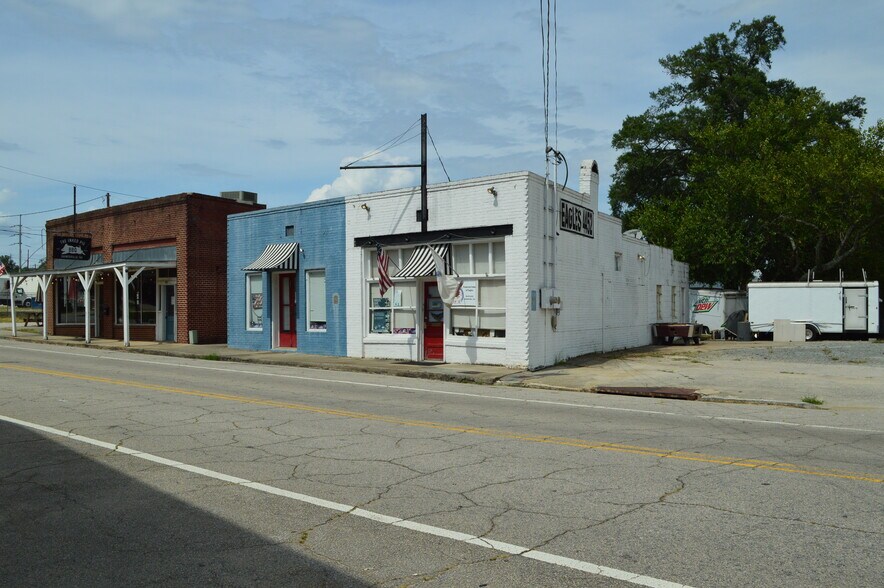 More Photos Of 893 Main St SW, Gainesville Bar For Lease