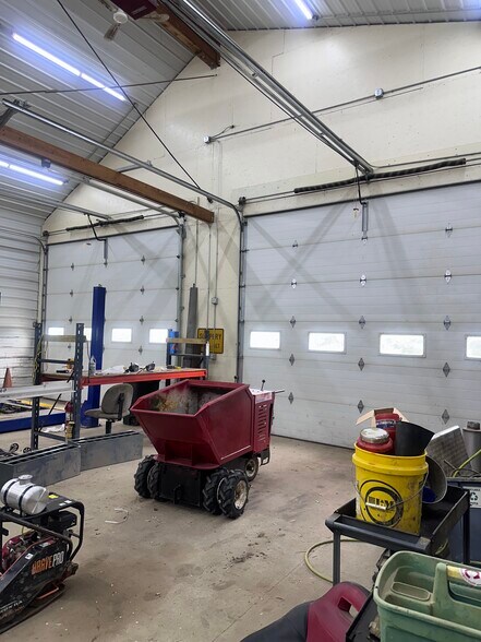 More Photos Of 601 E 10th St, Alton Warehouse For Sale