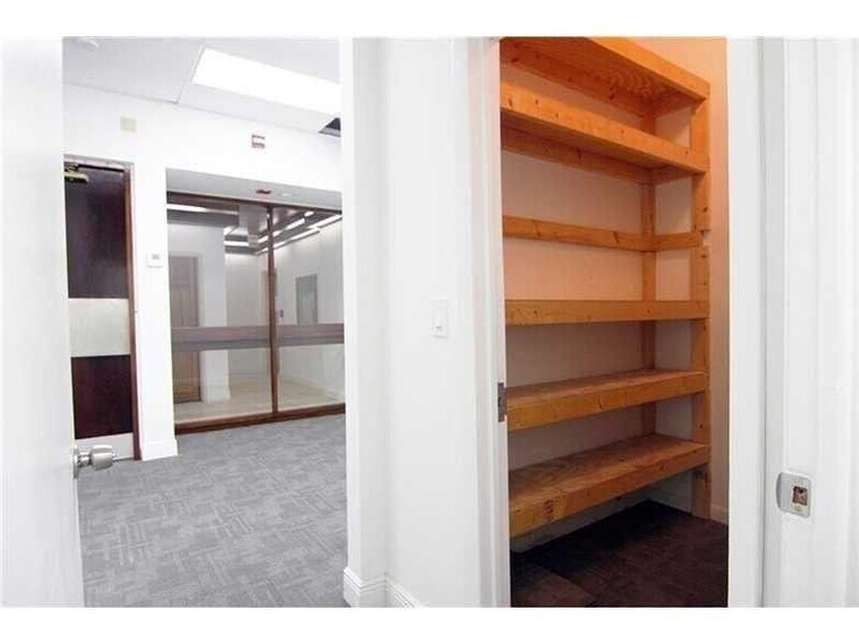 More Photos Of 13499 Biscayne Blvd, Miami Coworking Space