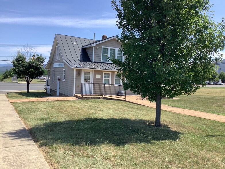 More Photos Of 33859 Old Valley Pike, Strasburg Office For Sale