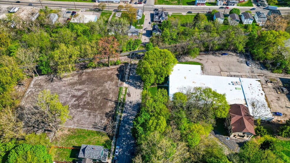 More Photos Of 30-31 S Sycamore St, Springfield Service For Sale