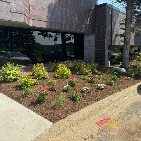 More Photos Of 425 Etna St, Saint Paul Light Manufacturing For Lease