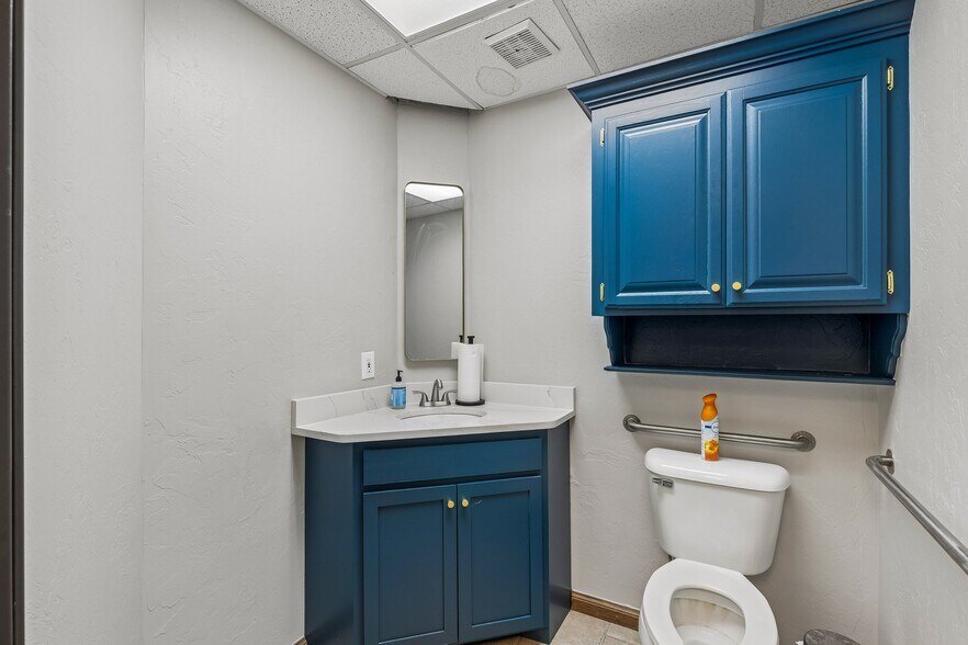 More Photos Of 405 W 2nd St, Edmond Office For Lease