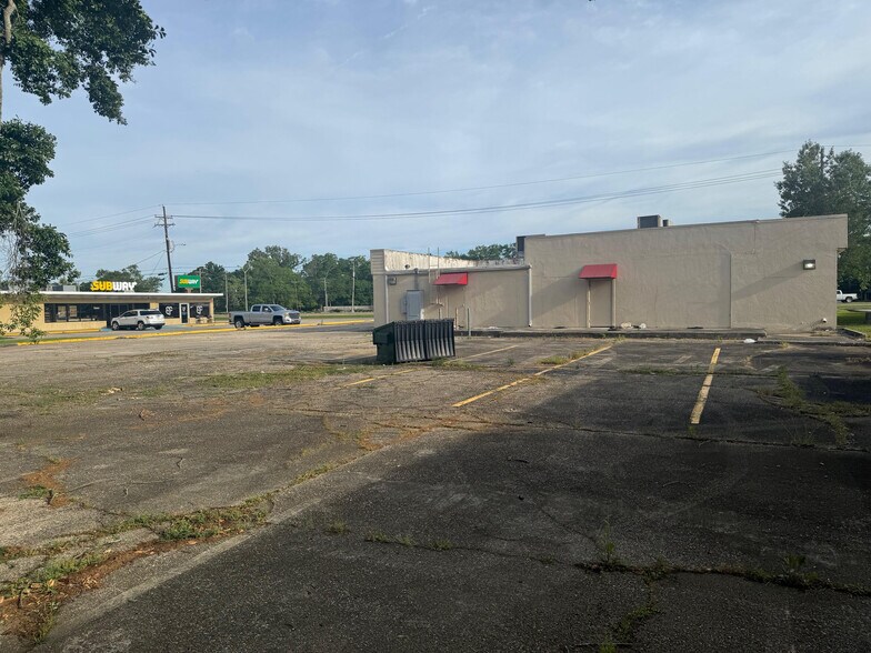 More Photos Of 9462 Florida Blvd, Baton Rouge General Retail For Sale
