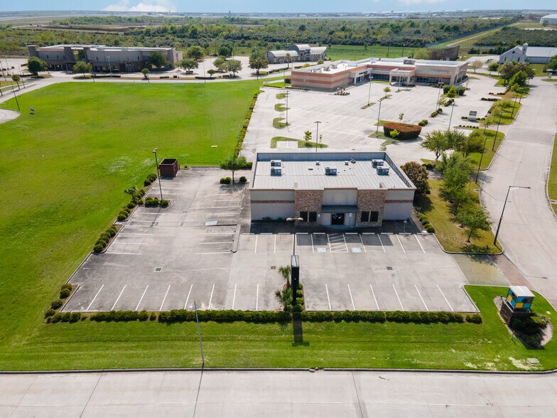 More Photos Of 11464 Space Center Blvd, Houston Freestanding For Lease