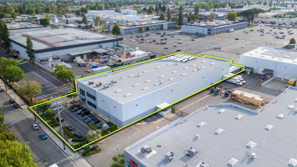 More Photos Of 9031 N Lurline Ave, Chatsworth Distribution For Lease