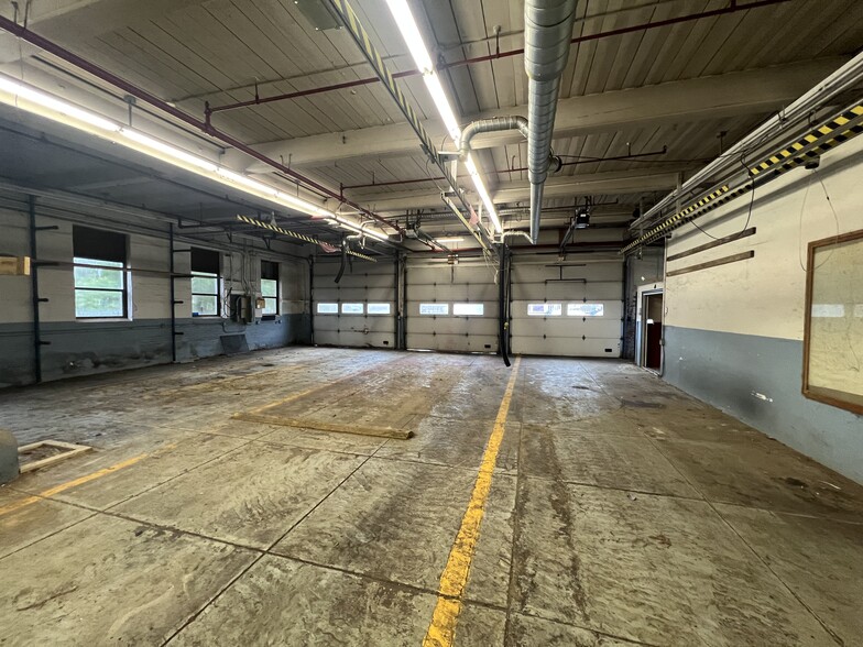 More Photos Of 15 Water St, Leicester Manufacturing For Lease