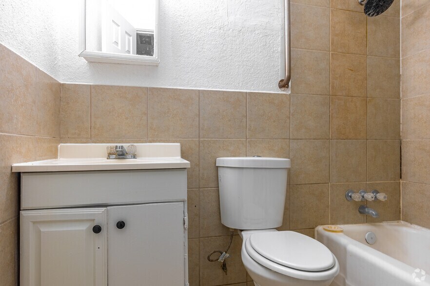 More Photos Of 2301 50th St, Lubbock Apartments For Sale
