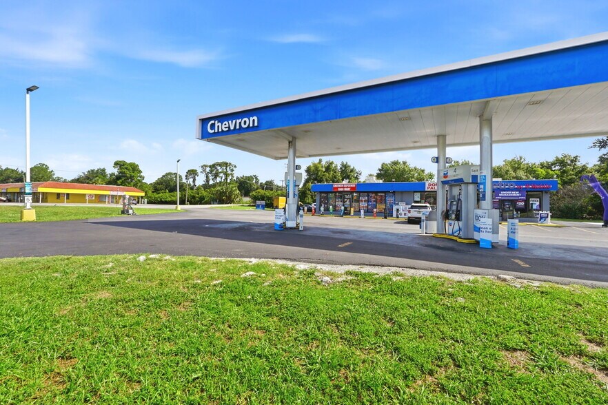 More Photos Of 2590 Recker Hwy, Winter Haven Service Station For Sale