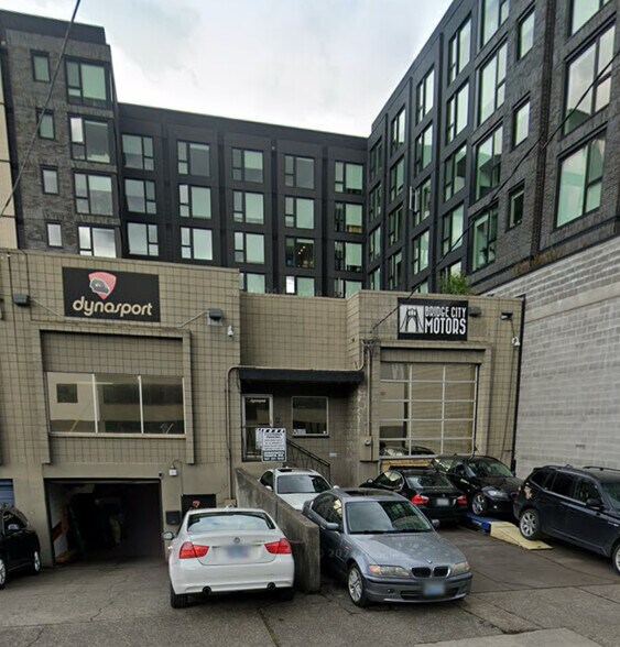 More Photos Of 1321 NW 17th Ave, Portland Service For Sale