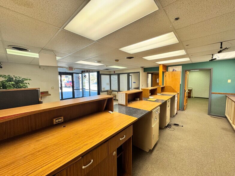 More Photos Of 525 E Hartman Rd, Anderson Medical For Sale