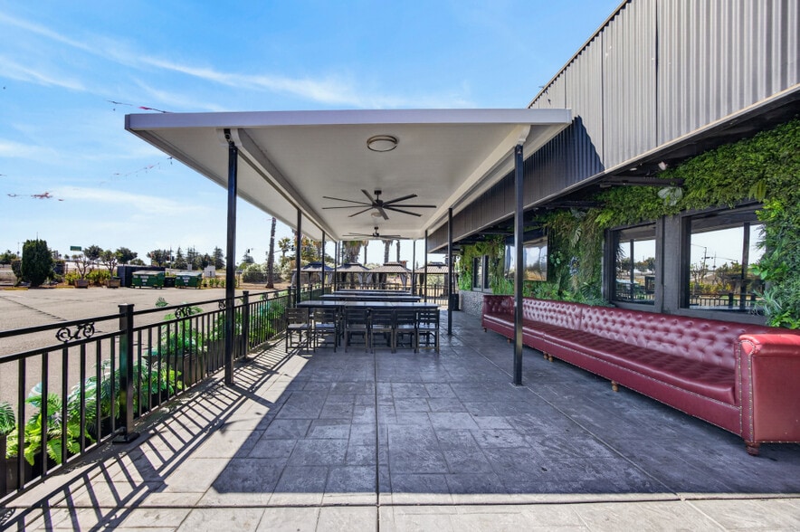 More Photos Of 7121 Governors Cir, Sacramento Restaurant For Sale