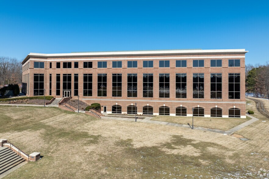 More Photos Of 4991 Lake Brook Dr, Glen Allen Office For Lease