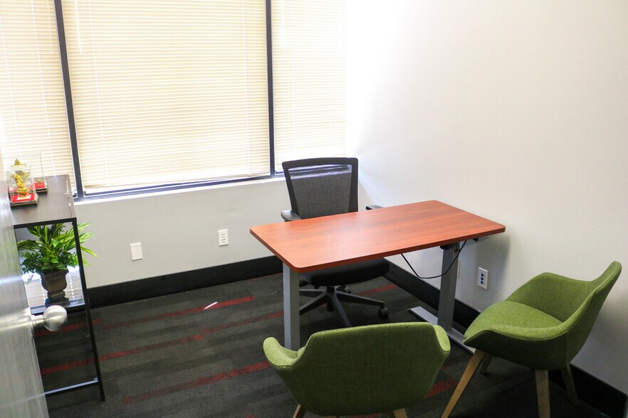 More Photos Of 1903 Central Dr, Bedford Coworking Space