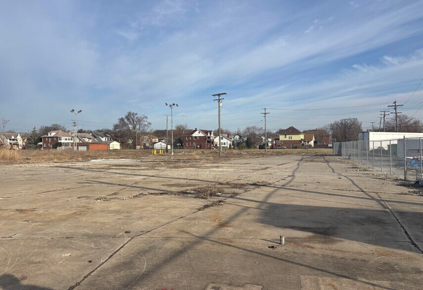 More Photos Of 14700 Dexter Ave, Detroit Warehouse For Sale