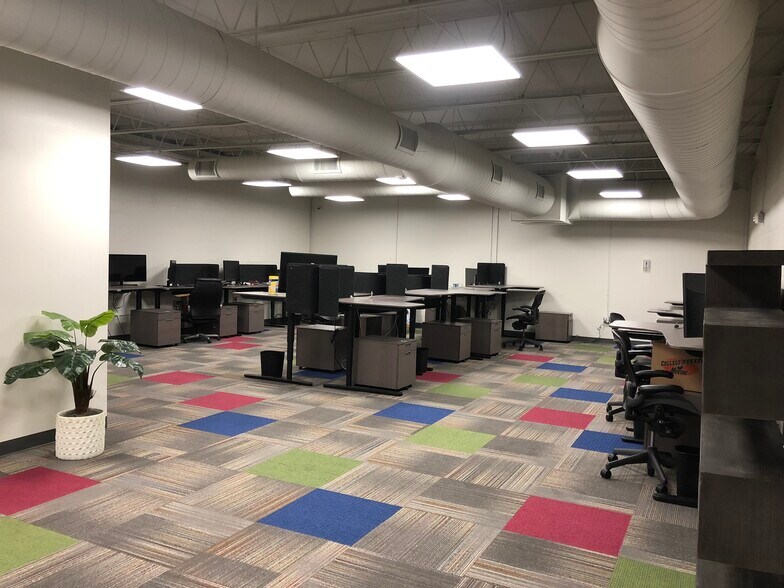 More Photos Of 7490 N 36th St, Pinellas Park Loft Creative Space For Lease