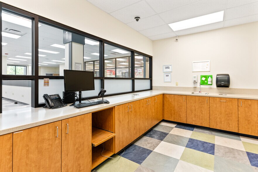 More Photos Of 264 Gorham Rd, South Portland General Retail For Lease