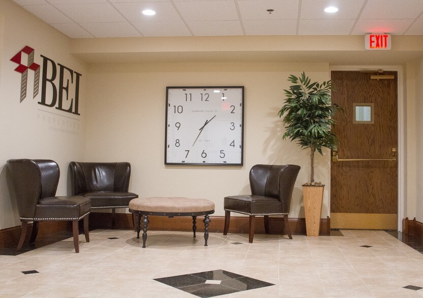 More Photos Of 127 S First St, Geneva Office Residential For Lease