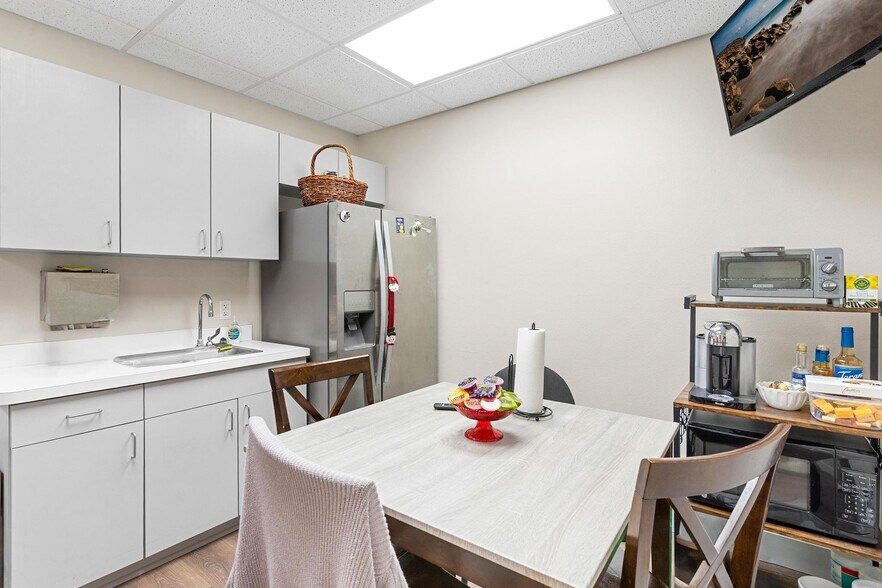 More Photos Of 920 ROLLING ACRES Rd, Lady Lake Medical For Sale