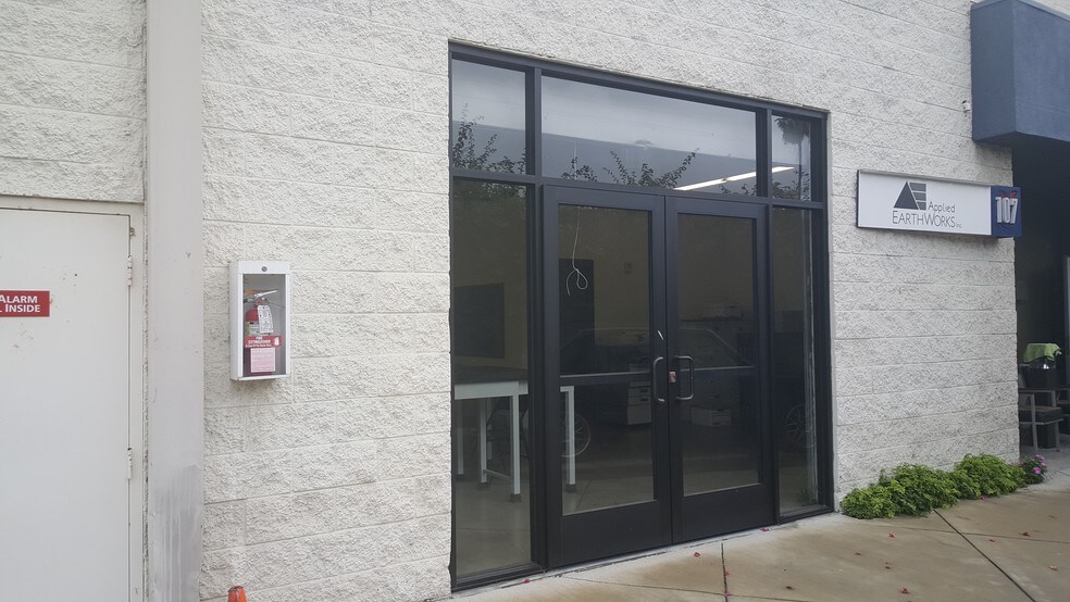 More Photos Of 131 N San Gabriel Blvd, Pasadena Warehouse For Lease