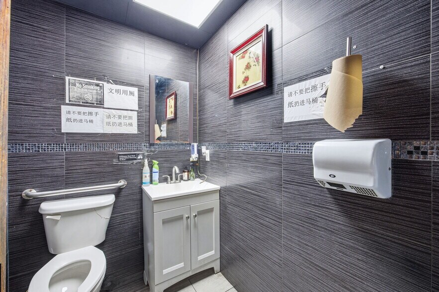 More Photos Of 136-21 41st Ave, Flushing Storefront Retail Office For Sale