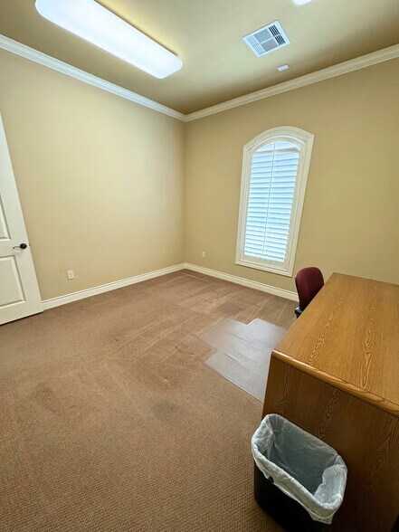 More Photos Of 16510 Avenplace Rd, Tomball Office For Lease