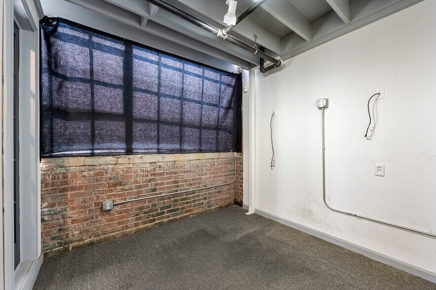 More Photos Of 949 W Marietta St NW, Atlanta Office Residential For Sale