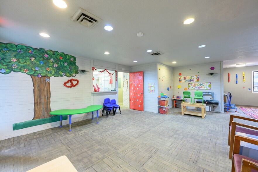 More Photos Of 504 Villa Rd, Newberg Medical For Sale