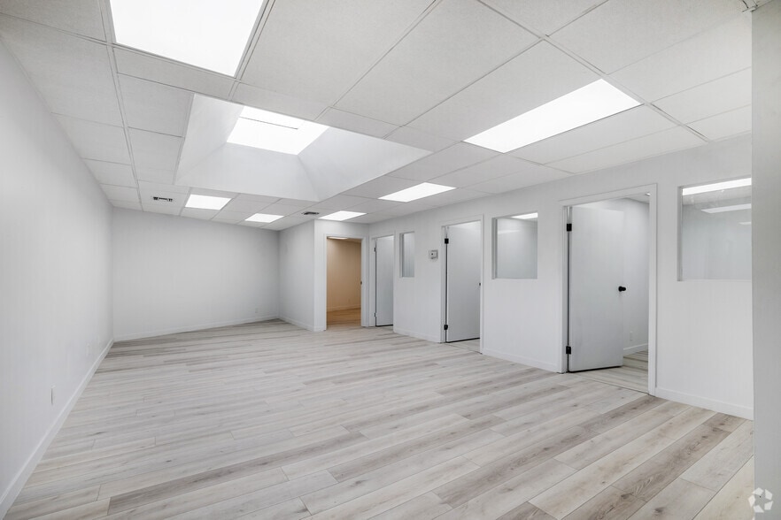 More Photos Of 11520 Jefferson Blvd, Culver City Light Distribution For Sale