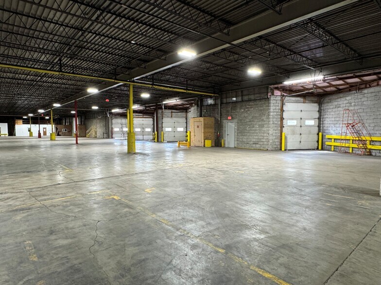 More Photos Of 1610 Leininger Ave, Elkhart Distribution For Lease