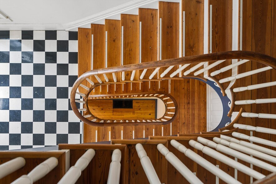 More Photos Of 230 W Boscawen St, Winchester Office Residential For Sale