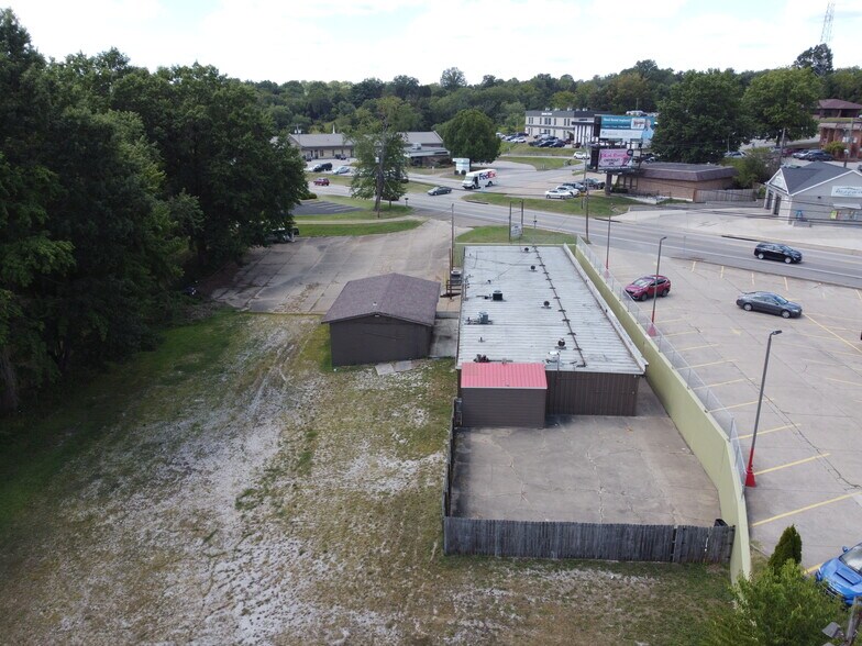 More Photos Of 4540 Emerson Ave, Parkersburg Bar For Lease