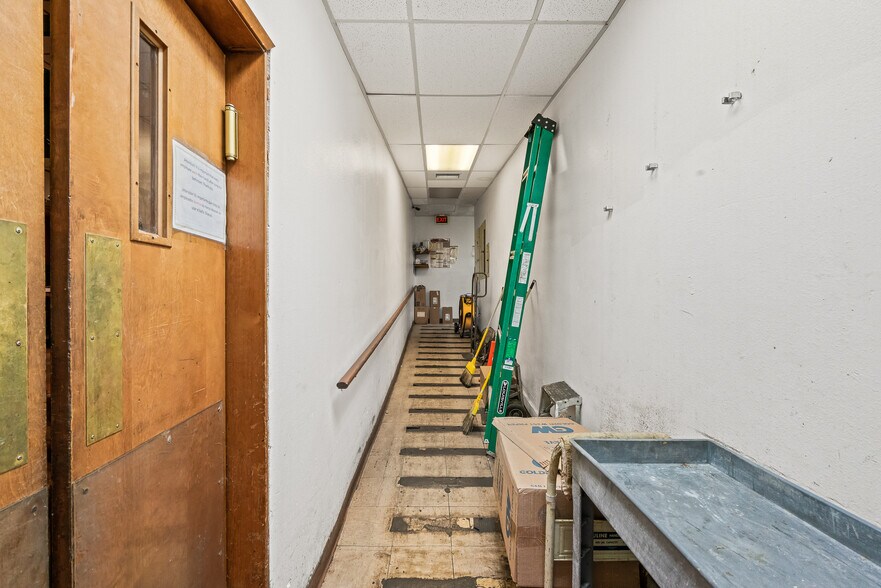 More Photos Of 9 S 1st St, Yakima Restaurant For Sale