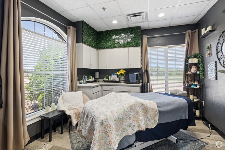 More Photos Of 4920 SW Lee Blvd, Lawton Medical For Sale
