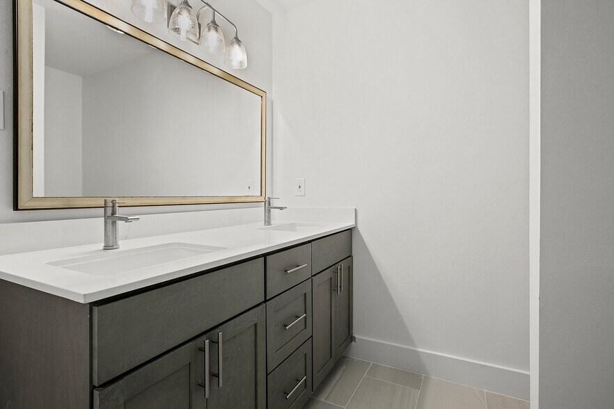 More Photos Of 9384 Fox Run Ave, Baton Rouge Apartments For Sale