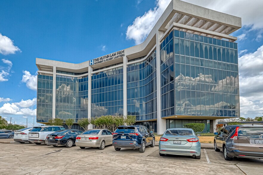 More Photos Of 6100 Corporate Dr, Houston Office For Lease