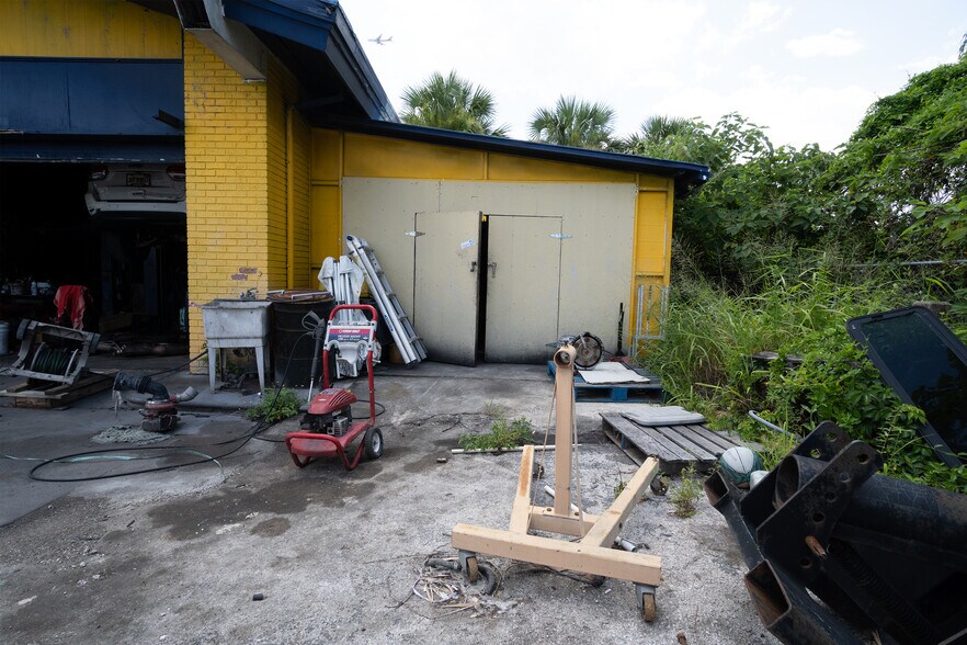 More Photos Of 5507 E Colonial Dr, Orlando Auto Repair For Sale